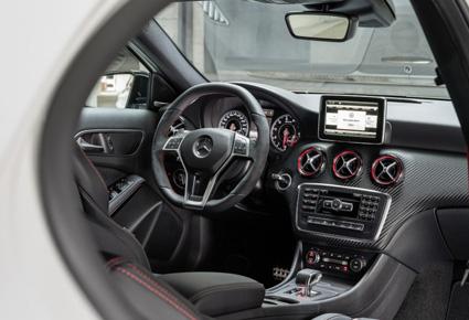 النسخة الأولى من مرسيدس بينز A45 AMG للنجم آشر